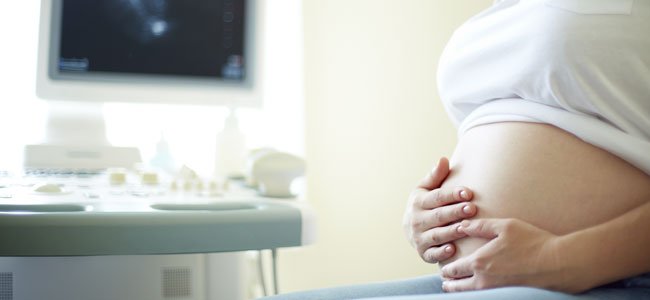 La varicelle congénitale peut causer un retard de croissance ou la cécité du bébé, entre autres.