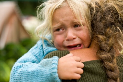 Los niños nos necesitan para conectar con sus emociones