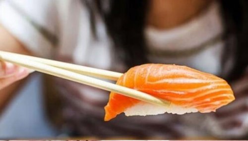 El sushi es otro peligro en lo que hace a toxoplasmosis y alimentos prohibidos en el embarazo.