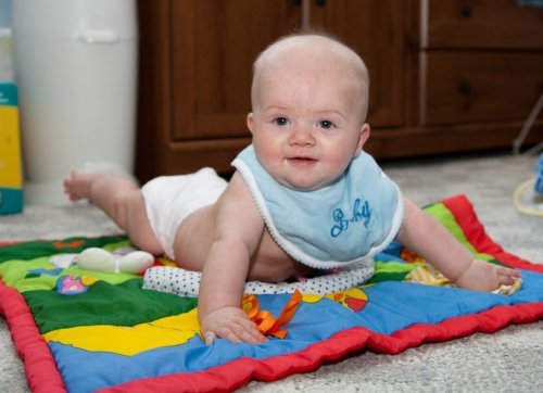 Muchos padres se preguntan cuántas cosas se deben comprar cuando nace un niño.