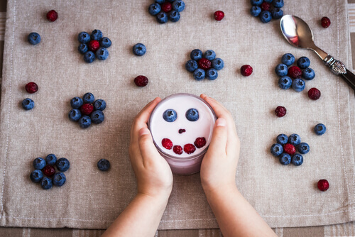 Yogur griego con frutas naturales