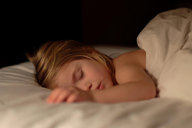 9 tips para ayudar a tu hijo a que no moje la cama