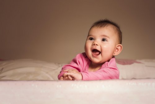 Beaucoup de parents se demandent à quel âge il est préférable de percer les oreilles des filles.