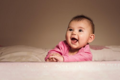 Muchos padres se preguntan a qué edad es mejor poner pendientes a los bebés.