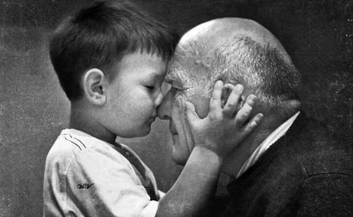 Mi abuelo es ese ser con plata en el cabello y oro en su corazón