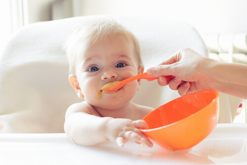 Los cereales se suelen introducir a la dieta del bebé a los pocos meses de vida