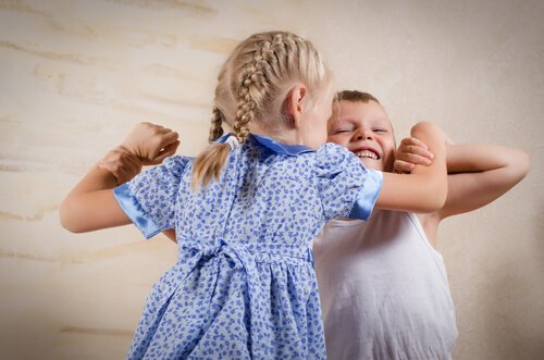 Los celos fraternales forman parte del desarrollo evolutivo de los niños