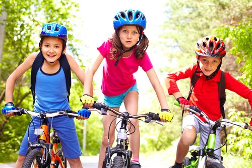 Enseñar a montar bici a los niños no es fácil, pero tampoco imposible.