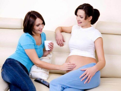 Parler avec le fœtus aide le bébé à développer ses compétences.