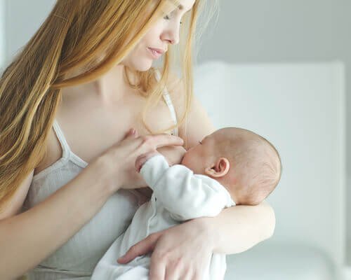 ¿Cómo se produce la leche materna?