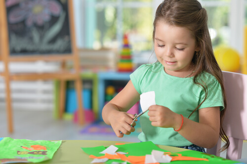 Las manualidades para niños son un excelente entretenimiento para ellos.