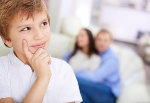 Enseñar a nuestros hijos a tener una mirada crítica les ayudará a tomar sus propias decisiones con mayor firmeza y seguridad.
