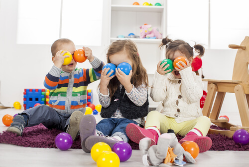 Regalar muchos juguetes al niño le puede perjudicar en el futuro