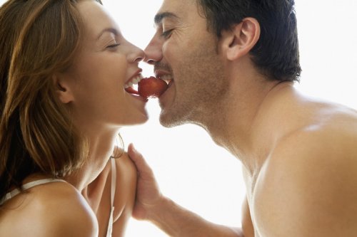 Determinados alimentos afrodisiacos favorecen la libido femenina.
