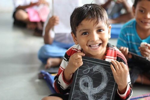 Apadrinar a un niño es asegurarle un futuro mejor.