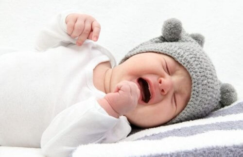 ¿Los bebés lloran dormidos?