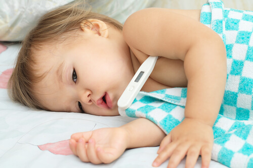 Un resfriado genera normalmente fiebre en los niños pequeños.