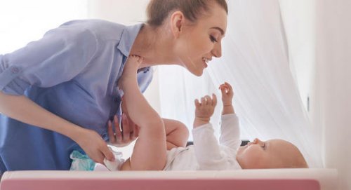 Cómo mantener tranquilo al bebé en el cambio de pañal