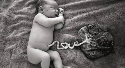 El parto loto ha generado numerosas controversias.