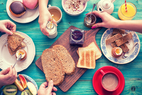 Un desayuno nutritivo es el que incorpora todo tipo de alimentos.