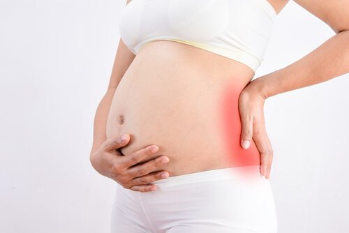 ¿A qué se debe el dolor abdominal en el embarazo?
