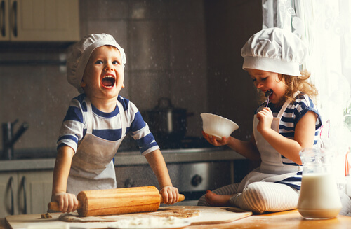 La cocina brinda muchas oportunidades para la diversión en familia.