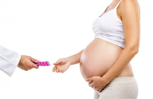 Una embarazada solo debe tomar los medicamentos que le recomiende su médico.