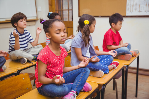 La meditación ayuda a controlar el estrés.