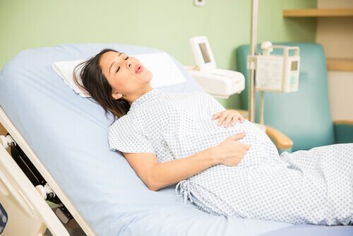 Vomitar en el parto es algo frecuente, aunque no suceda en todos los casos.
