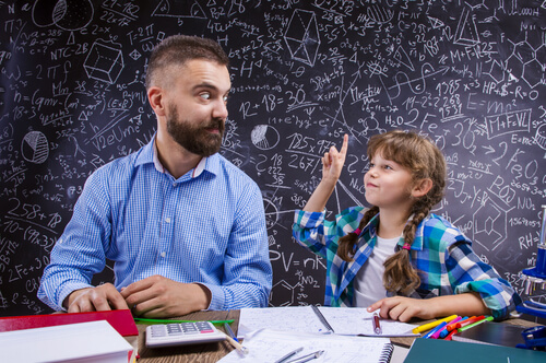 Une fille à haut potentiel intellectuel avec son père