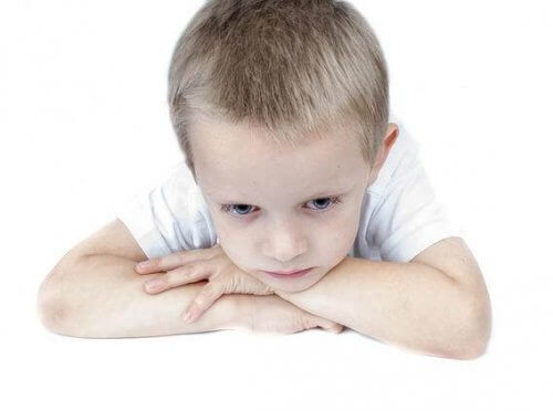 El autismo en niños puede tratarse de diferentes maneras.