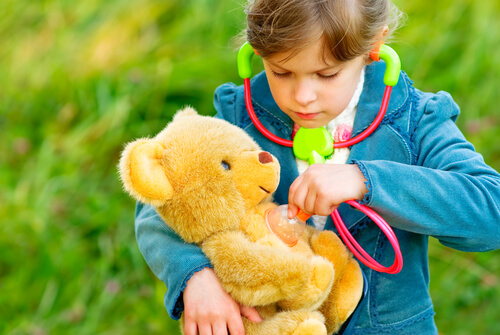 Uno de los juegos de animales para niños es el clásico ''veterinario''.