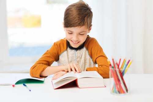 La anatomía para niños también puede utilizar libros para transmitir conocimientos.