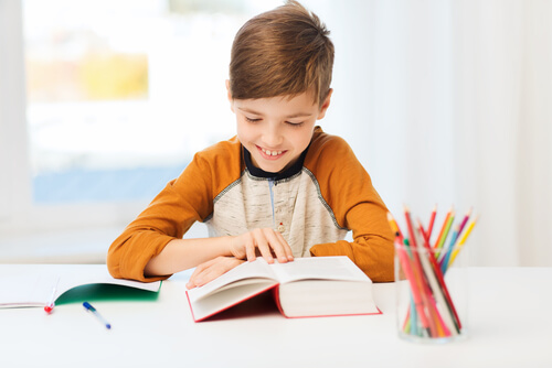 Un niño que comprende los beneficios de las asignaturas estará más motivado para estudiar.