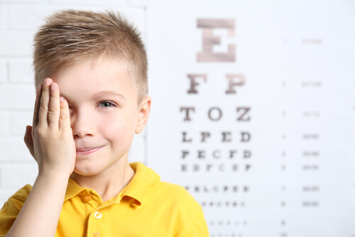 Acudir al oculista te ayudará a saber si tu hijo tiene problemas de visión.