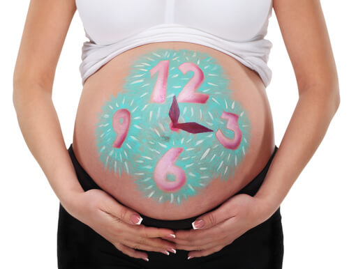 Saber cuántas semanas dura un embarazo te ayuda a tener todo preparado para la llegada del bebé.