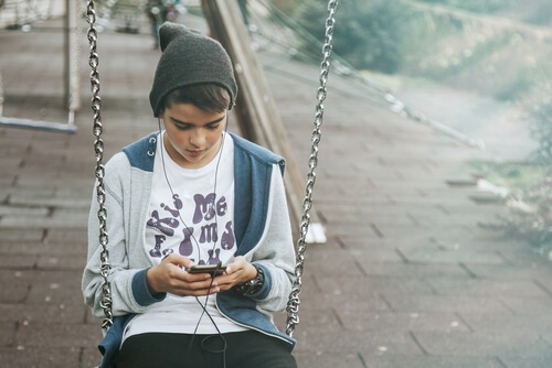 Uno dei segni di ribellione nell'adolescenza ha a che fare con la privacy.