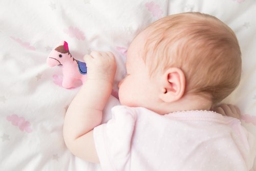 Existen diversas técnicas para enseñar al bebé a dormir.