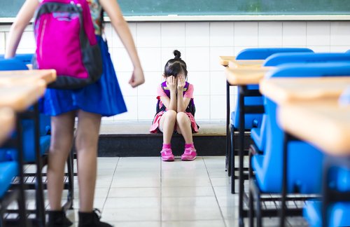 Tous les types de harcèlement scolaire nuisent gravement à la personnalité de la victime.