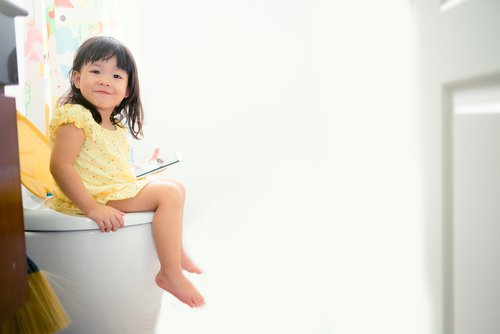 Las infecciones urinarias en niñas presentan síntomas identificables rápidamente.