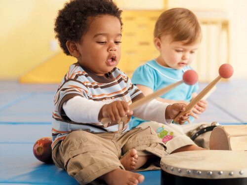 La musicología tiene numerosos beneficios para los niños.