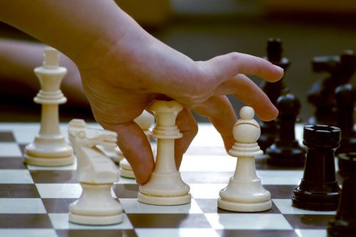 El ajedrez es un juego de estrategia para adolescentes y adultos.