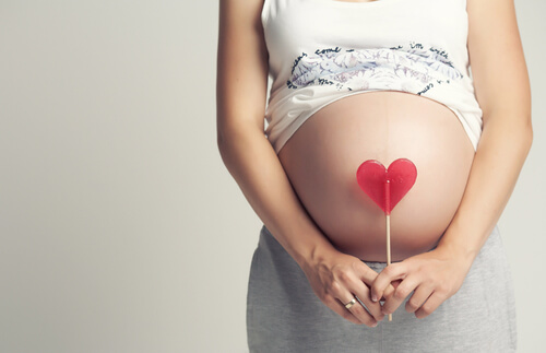 Au cours de la 22e semaine de grossesse, vous pouvez déjà entendre le cœur du bébé avec un stéthoscope.