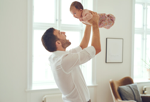 Les bébés ont tendance à réagir de la même manière aux stimuli.