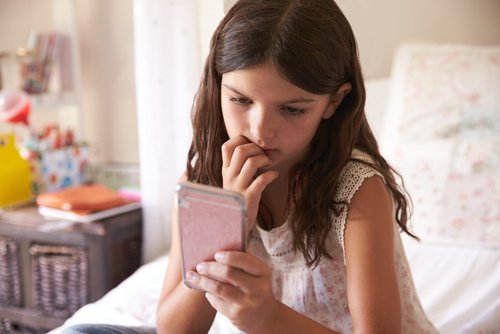 Es peligroso que los niños pasen demasiado tiempo con dispositivos electrónicos.