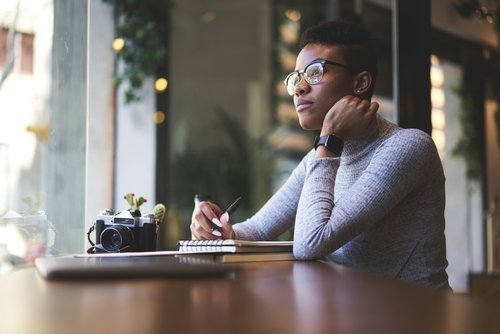 La escritura automática exige dejar de lado procesos intelectuales como la atención y la memoria.
