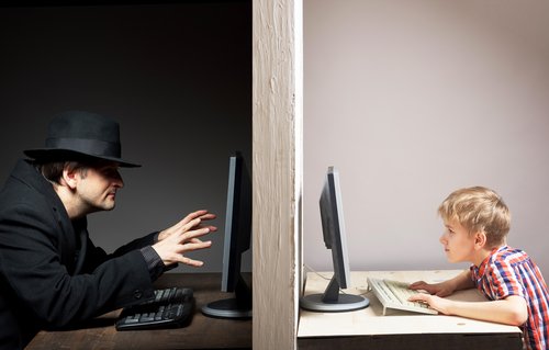 Riesgos de seguridad en internet para niños y adolescentes.