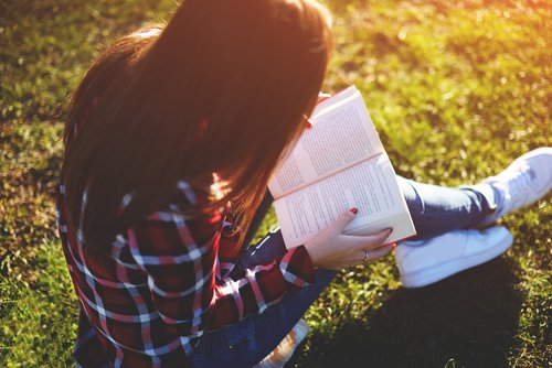 Para trabajar la lectura con adolescentes será fundamental despertar su interés.