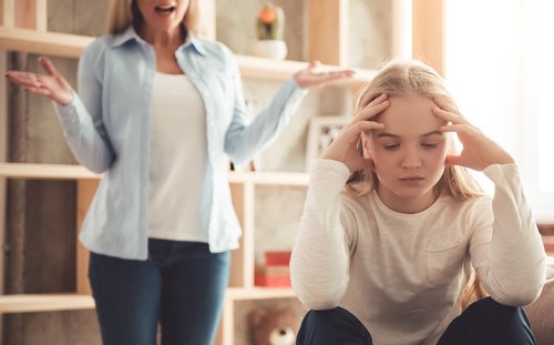 Los padres exigentes pueden frustrar seriamente la infancia de sus hijos.