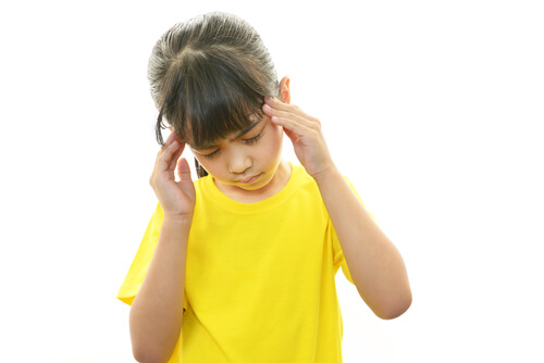 La migraine infantile peut avoir des origines différentes.